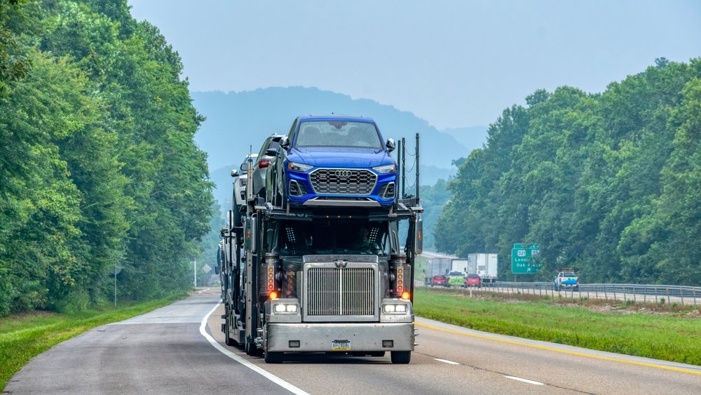 Multi-car transport carrier on highway - Calculate your shipping cost